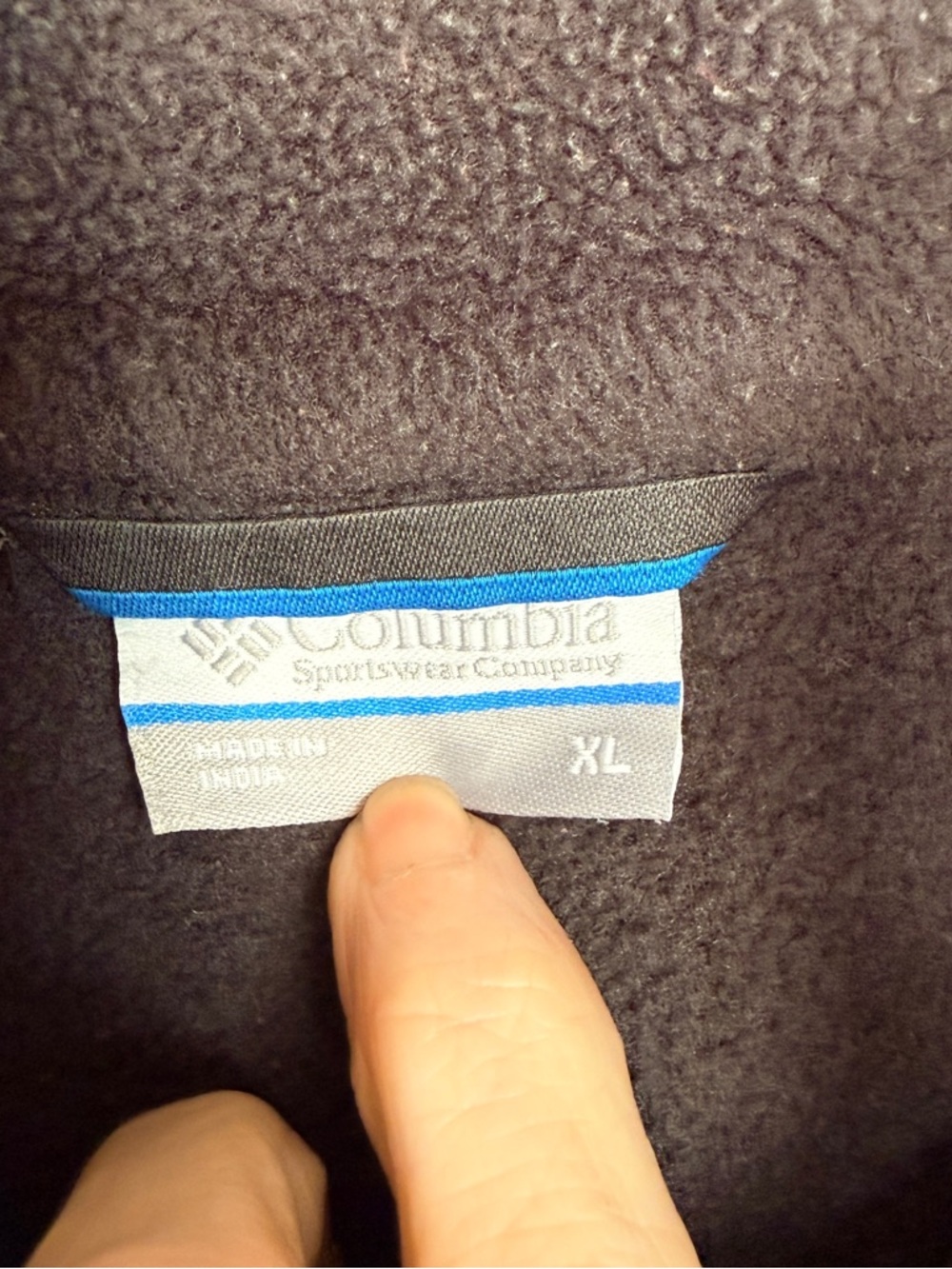 Columbia Men’s Black Full-Zip Fleece Vest - Picture 2 of 3